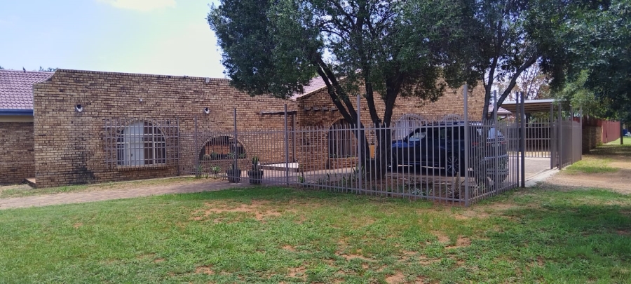 Commercial Property for Sale in Flamwood North West
